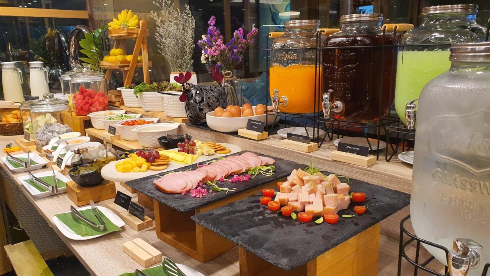 The Rock Hua Hin Beachfront Spa Resort Екстер'єр фото