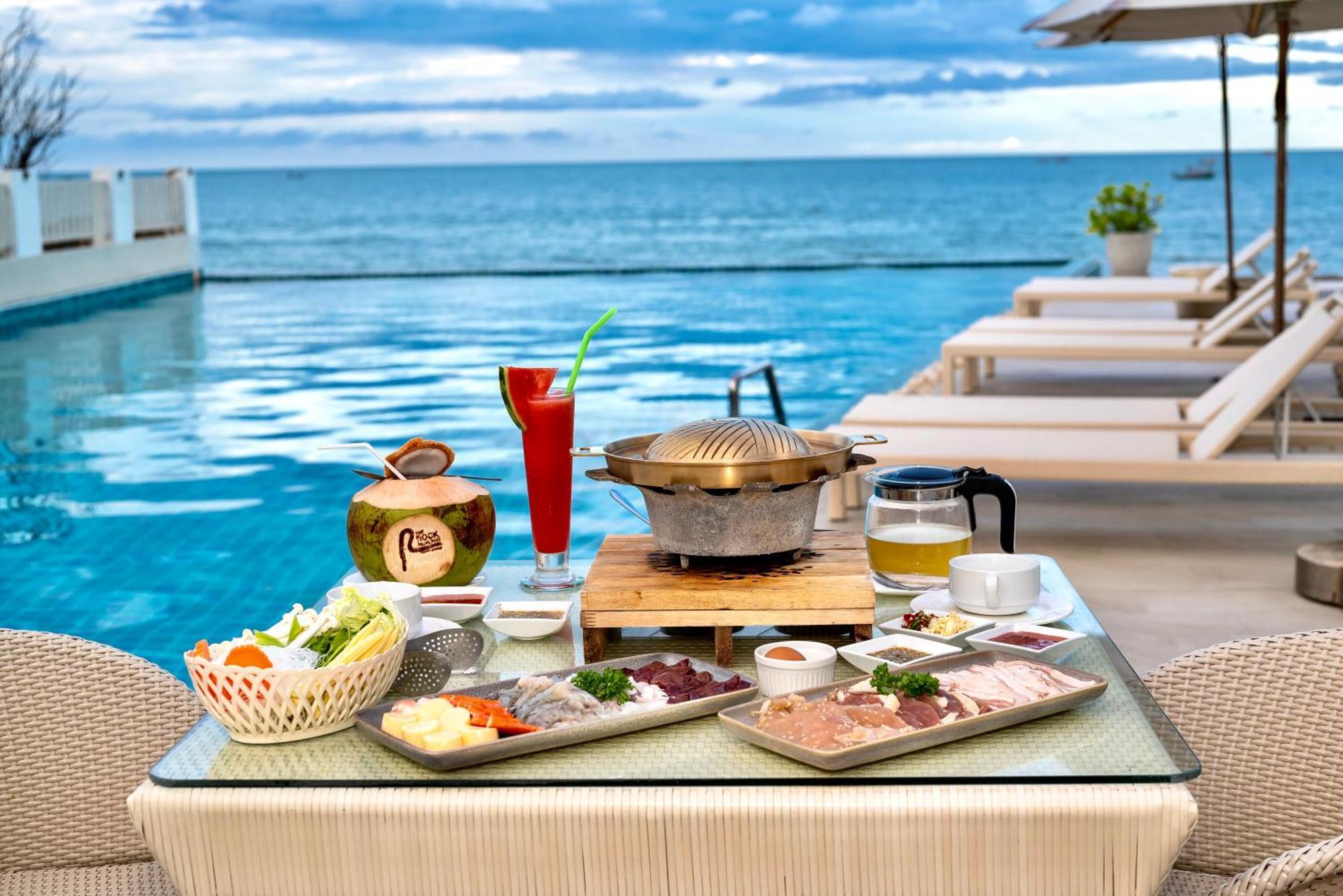 The Rock Hua Hin Beachfront Spa Resort Екстер'єр фото