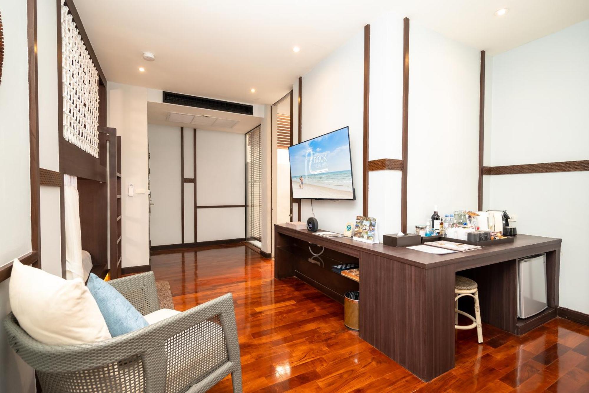 The Rock Hua Hin Beachfront Spa Resort Екстер'єр фото